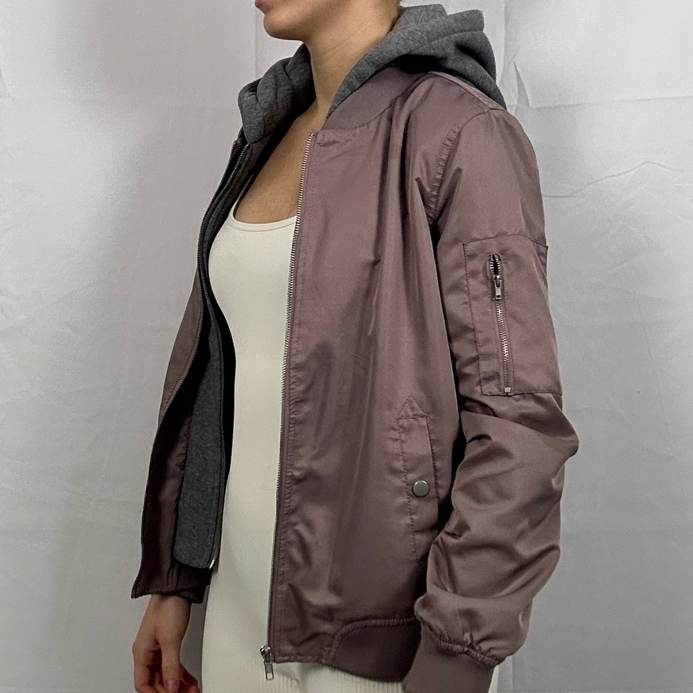Forever 21 light pinkish purple puffy zipper